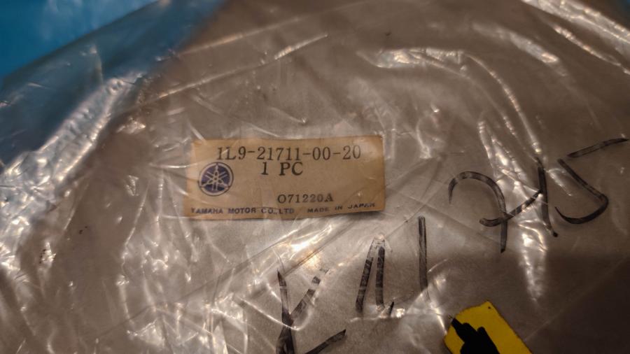 1L9-21711-00-20 Seitenteil Verkeidung XS250 1U5 XS360 1U4  XS400 2A2