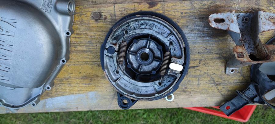 1L9-25320-00 XS250 1U5 XS360 1U4 XS400 3N7 2A2 brake shoe plate Brems-Ankerplatte