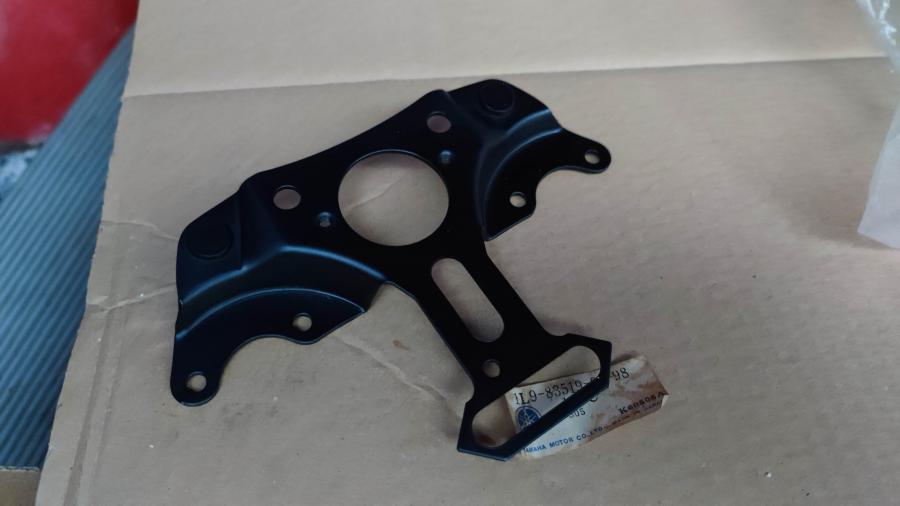 1L9-83519-01-98 Instrumenten-Traeger XS250 1U5 XS360 1U4  XS400 2A2