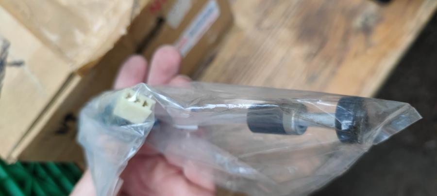 1M1-85720-02 sup 5PV-85720 OIL LEVEL GAUGE DT250 DT400 xyz