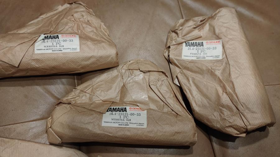 2L4-23121-00-33 RD50M 2E0 Lampenhalter Gabel-Blende upper fork cover