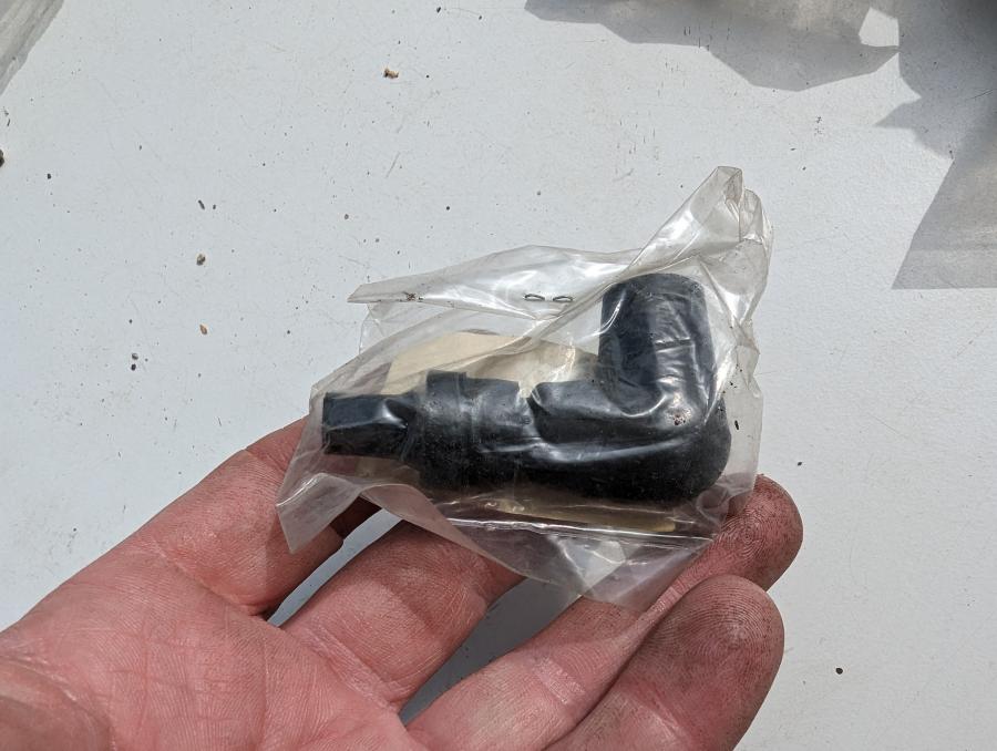 2TV-82370-00 YZ80 YZ100 YZ125 YZ250 YFS200 WR250Z Zuendkerzenstecker spark-plug cap xyz