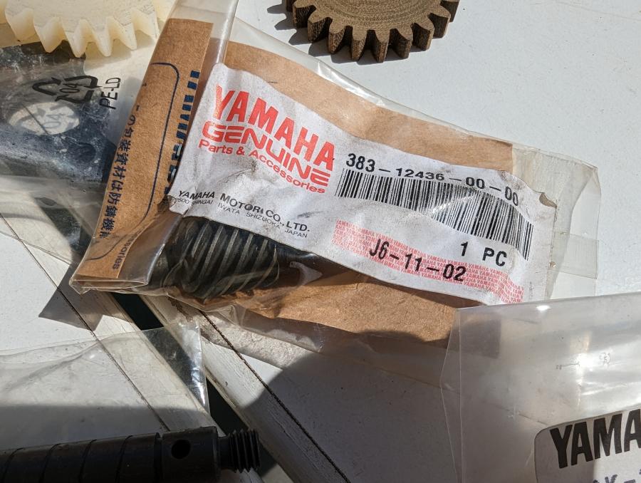 383-12436-00 TZ250 TZ350 water-pump drive-gear Antriebswelle -Schnecke Wasserpumpe TR3 TD3