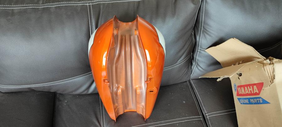 398-24110-10 Tank RD125 RD200 orange-white