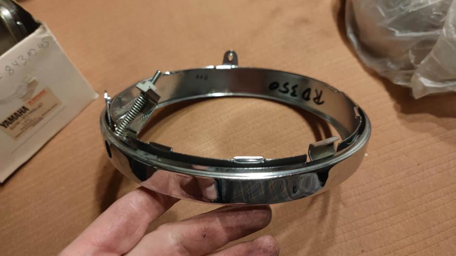 4L0-84315-00 RD350LC RD250LC 4L1 headlight-rim Scheinwerfer-Ring