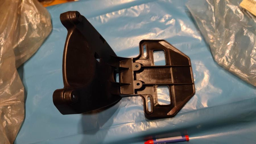 4L0-84751-00 RD350LC 4L0 RD250LC 4L1 Kennzeichen-Traeger licence bracket
