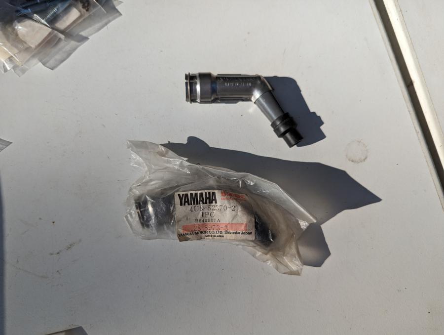 4U8-82370-21 XJ550 4V8 XJ600 51J 3KN 3KM Zuendkerzen-Stecker spark-plug cap xyz