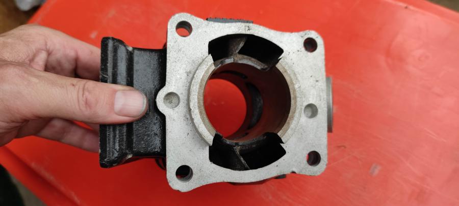 4V2-11311-00 YZ125H Zylinder cylinder NOS