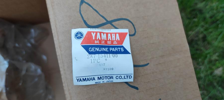 2x7-15411 IT250 IT400 IT425 YZ400 LiMa- Motor-Deckel engine- generator-cover