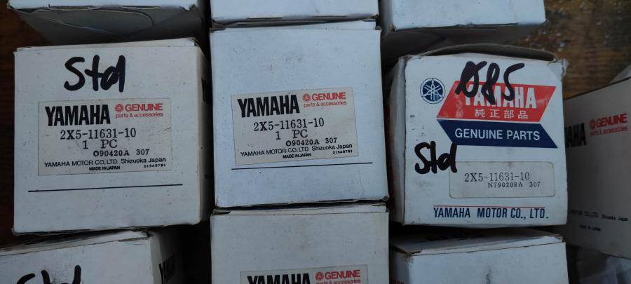 2X5-11631-10 YZ400 COMPETITION 1979 Kolben piston