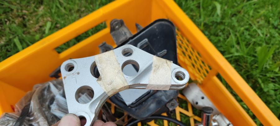 A61 Box gelb Gitter