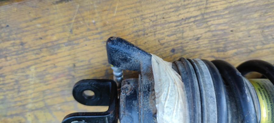 Suzuki Federbein Stossdaempfer shock absorber