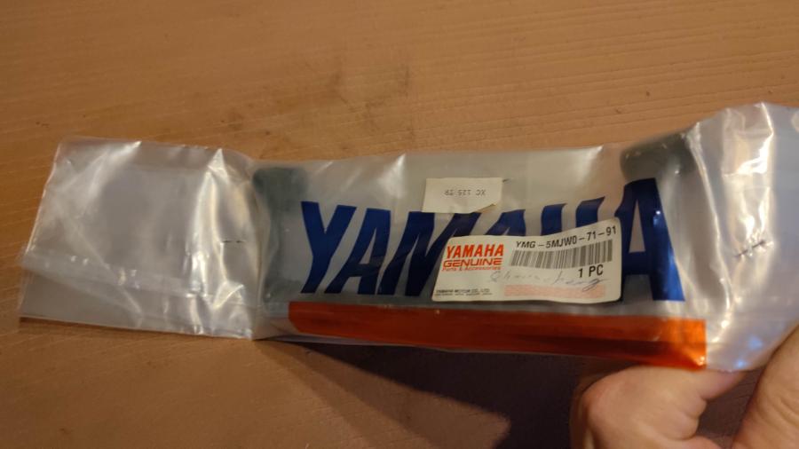 YMG-5MJW0-71 XC125T Cygnus MBK Flame 4NB Windschild-Halter