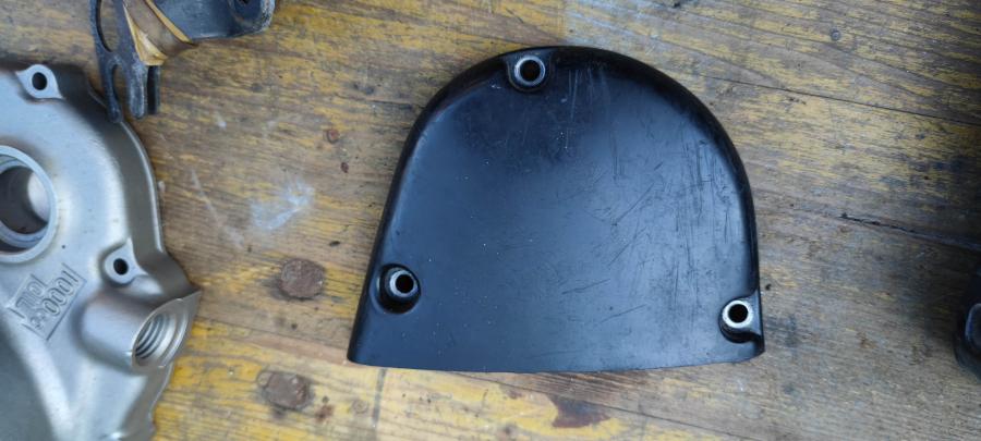 1M1-15416-01 DT250 DT400 MX IT YZ 250 Motor- Oelpumpen-Deckel engine- oil-pump-cover