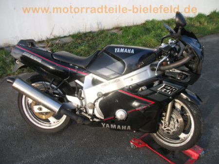 Yamaha FZR 600 3HE schwarz grau Doppel Scheinwerfer crash Motor OK 31