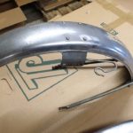 Kawasaki Z400 K4 Kotfluegel vorne 1