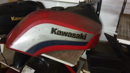 Kawasaki Benzintanks 1