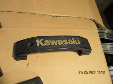 Diverse Kawasaki Honda Embleme Deckel Blende 16