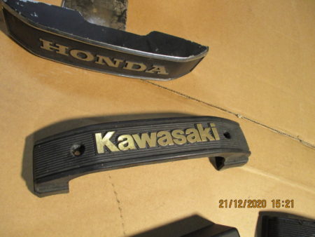 Diverse Kawasaki Honda Embleme Deckel Blende 17
