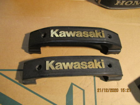 Diverse Kawasaki Honda Embleme Deckel Blende 19
