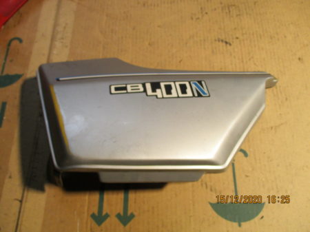 Honda CB400N Seitendeckel Links1