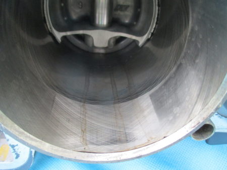 Suzuki GSX 1400 WVBN Zylinder mit Kolben Pleuel und Kurbelwelle 13