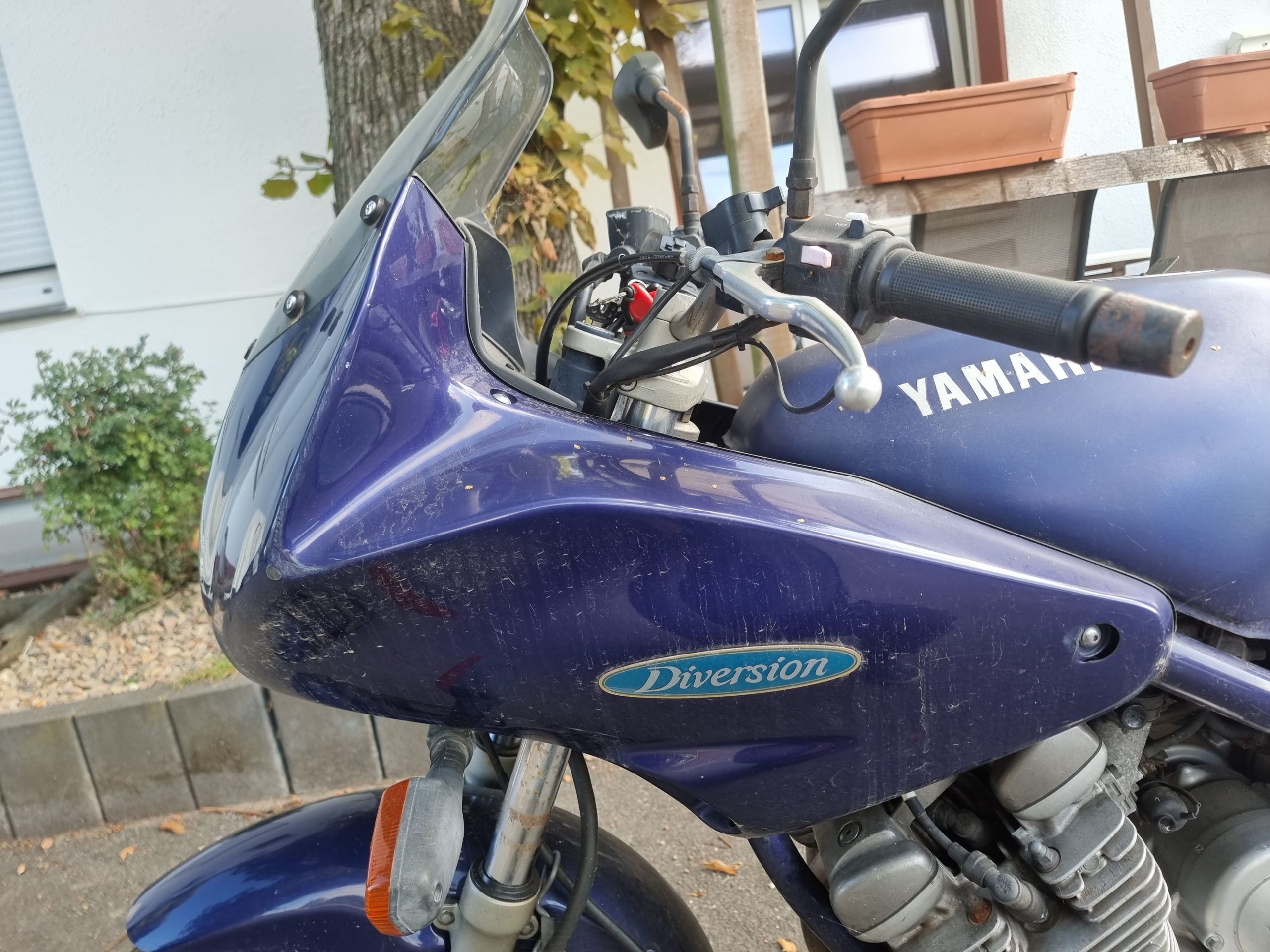 Yamaha XJ 600 S Diversion 4BR Oldtimer Sporttourer mit 61 PS in blau mit einer Laufleistung von 63.746 KM mit Gepäckträger und Topcase
