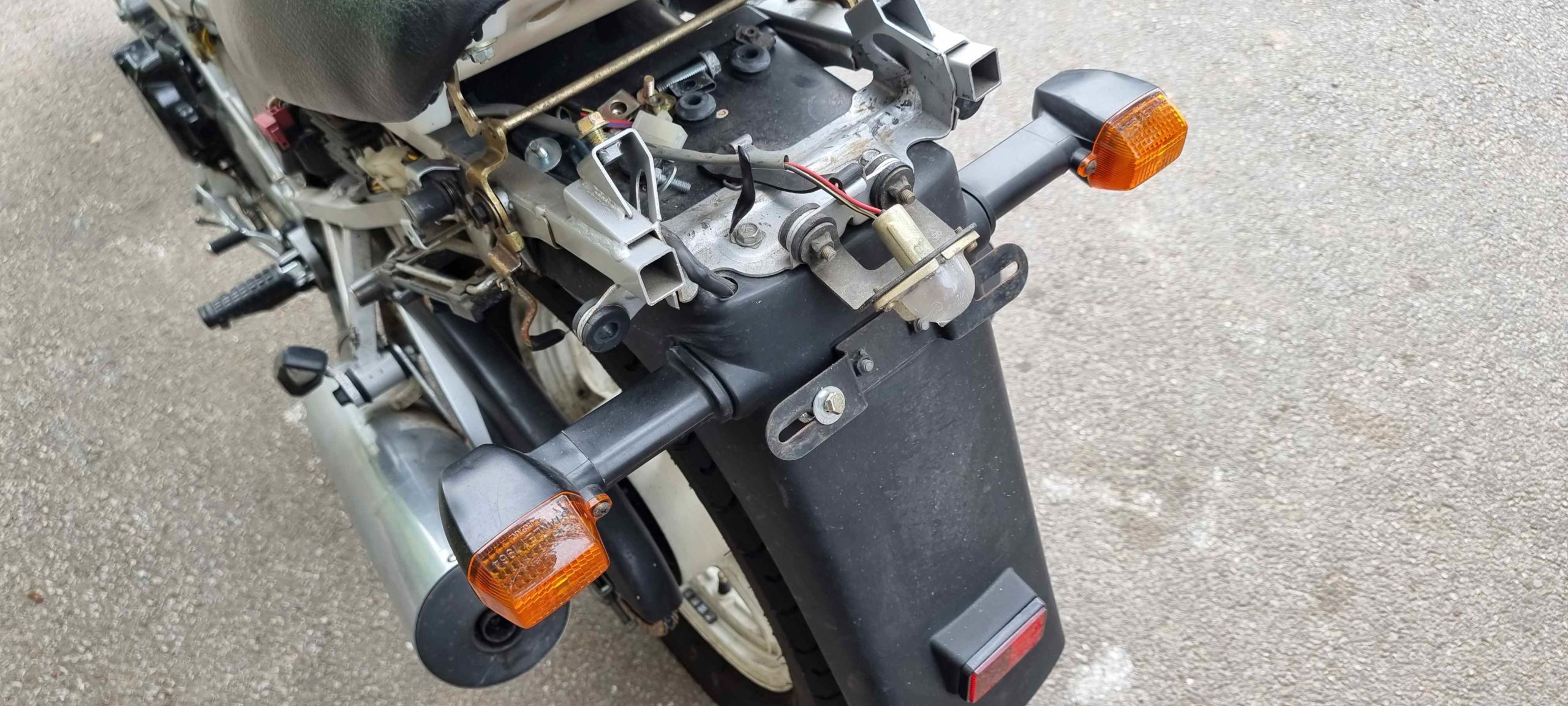 Kawasaki GPZ 500 S EX 500 A Naked Bike Tourer mit 60 PS in schwarz. Mit einer vom Tacho abgelesenen Laufleistung von 37.386 Km. Als Teileträger.