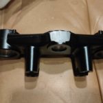 34X 23435 00 98 DT125LC 10V 2AJ 35A 35E 57U 1HR 35A Gabelbruecke upper fork handle crown 1