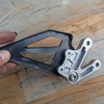 43576 43521 35F00 43540 35F01 GSXR1000K2 Fussrastentraeger Blende 1