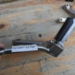 Ersatzteile Suzuki GSF1200N-S WVA9 Sozius-Fussrastentraeger rear footpeg assy Ersatzteile Suzuki GSF1200N-S WVA9 Sozius-Fussrastentraeger rear footpeg assy 43700 32F00 GSF1200N S WVA9 Sozius Fussrastentraeger rear footpeg assy 3