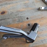 Ersatzteile Suzuki GSF1200N-S WVA9 Sozius-Fussrastentraeger rear footpeg assy Ersatzteile Suzuki GSF1200N-S WVA9 Sozius-Fussrastentraeger rear footpeg assy 43700 32F00 GSF1200N S WVA9 Sozius Fussrastentraeger rear footpeg assy 4