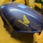 Ersatzteile Honda ST1100 Pan European SC26 Tank-Abdeckung -Attrappe - verkleidung tank-cover Honda ST1100 Pan European SC26 Tank Abdeckung Attrappe verkleidung tank cover 83150 MT3 0100 8