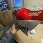 Ersatzteile Suzuki GSXR750 GSXR1100 GV73C 1987- Motor-Verkleidung Bug-Spoiler lower cowling belly-pan Ersatzteile Suzuki GSXR750 GSXR1100 GV73C 1987- Motor-Verkleidung Bug-Spoiler lower cowling belly-pan Suzuki GSXR750 GSXR1100 GV73C 1987 Motor Verkleidung Bug Spoiler lower cowling belly pan 94471 17c0 15