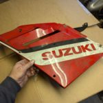 Ersatzteile Suzuki GSXR750 J-K Seiten-Verkleidung side-cover V Links Ersatzteile Suzuki GSXR750 J-K Seiten-Verkleidung side-cover V Links Suzuki GSXR750 J K Seiten Verkleidung side cover V Links 94441 17c0 18