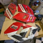 Ersatzteile Suzuki GSXR750 J-K Seiten-Verkleidung side-cover V Links Ersatzteile Suzuki GSXR750 J-K Seiten-Verkleidung side-cover V Links Suzuki GSXR750 J K Seiten Verkleidung side cover V Links 94441 17c0 4